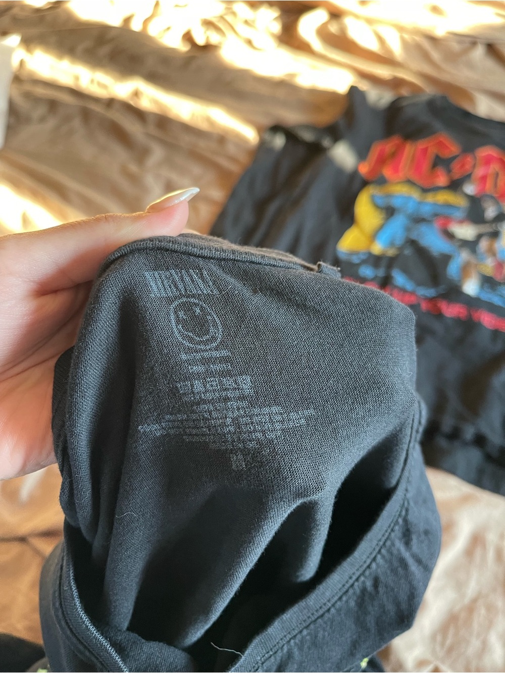 Band shirts - AC/DC, Nirvana - Picture 2 of 3
